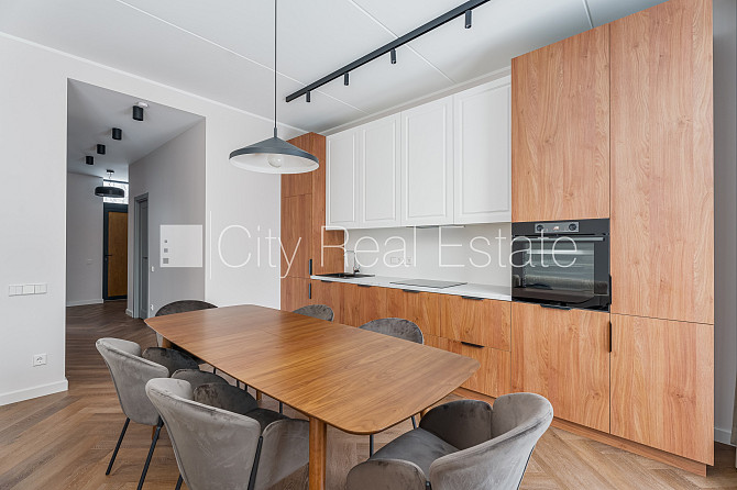 Jaunceltne, pagalma ēka, labiekārtots apzaļumots pagalms, iežogota teritorija, vieta Rīga - foto 13