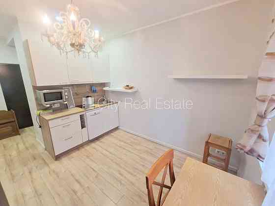 Дом во дворе, закрытый двор, вход со двора, мансарда, окна выходят во двор, студио, Rīga