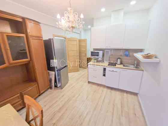 Дом во дворе, закрытый двор, вход со двора, мансарда, окна выходят во двор, студио, Rīga