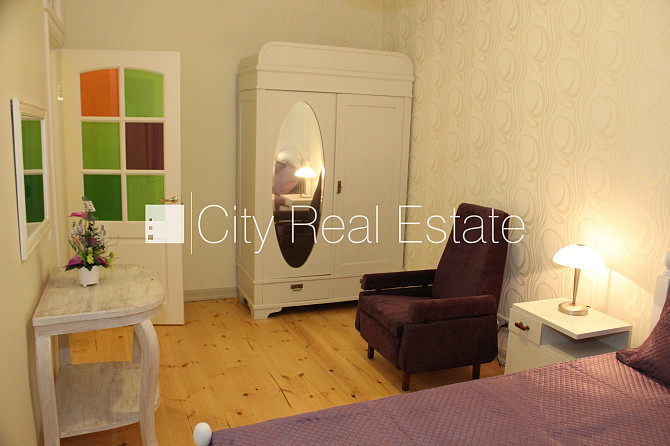 Renovēta māja, labiekārtots apzaļumots pagalms, ieeja no ielas, ir lifts, kāpņu telpa pēc Rīga - foto 7