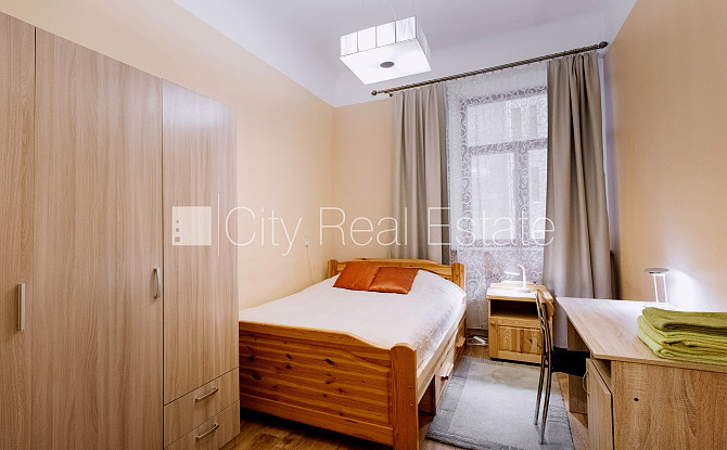 Fasādes māja, renovēta māja, labiekārtota apzaļumota teritorija, ieeja no ielas, luksuss Rīga - foto 9