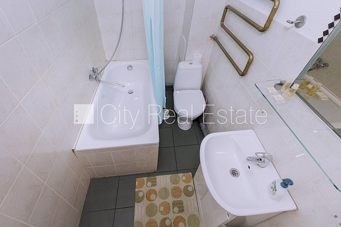 Fasādes māja, renovēta māja, labiekārtota apzaļumota teritorija, ieeja no ielas, luksuss Rīga - foto 20