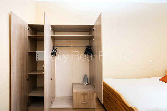 Fasādes māja, renovēta māja, labiekārtota apzaļumota teritorija, ieeja no ielas, luksuss Rīga - foto 10