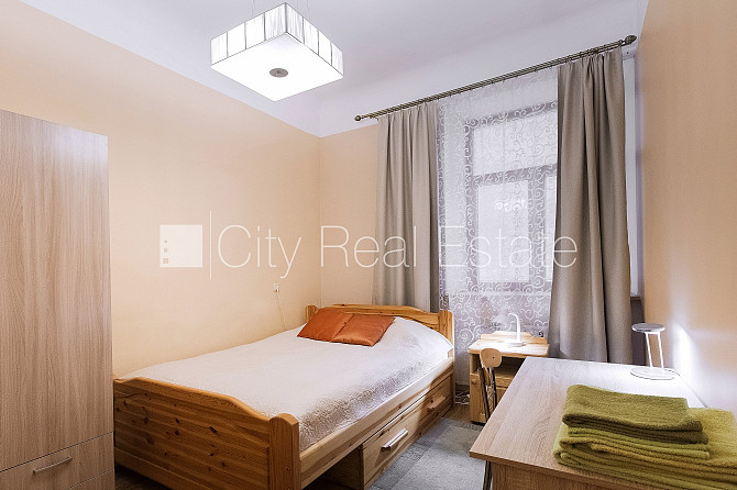 Pagalma ēka, labiekārtota apzaļumota teritorija, slēgts pagalms, teritorijas iebrauktuves Rīga - foto 12