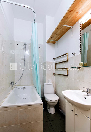 Pagalma ēka, labiekārtota apzaļumota teritorija, slēgts pagalms, teritorijas iebrauktuves Rīga - foto 18