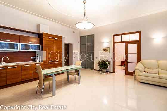 Земля в собственности, фасадный дом, реновированный дом, подъездная дорога Rīga