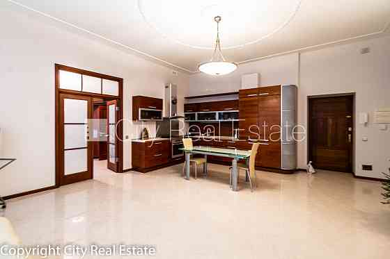 Земля в собственности, фасадный дом, реновированный дом, подъездная дорога Rīga