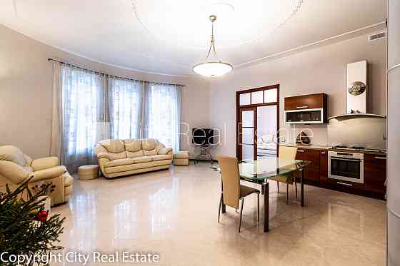 Земля в собственности, фасадный дом, реновированный дом, подъездная дорога Rīga