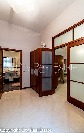 Zeme īpašumā, fasādes māja, renovēta māja, bruģēts piebraucamais ceļš, slēgts pagalms, Rīga - foto 15