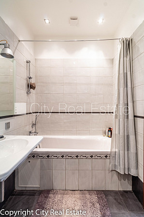 Zeme īpašumā, fasādes māja, renovēta māja, bruģēts piebraucamais ceļš, slēgts pagalms, Rīga - foto 16