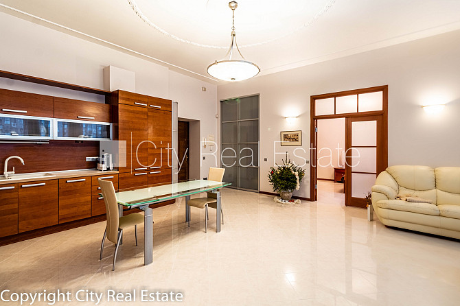 Zeme īpašumā, fasādes māja, renovēta māja, bruģēts piebraucamais ceļš, slēgts pagalms, Rīga - foto 3