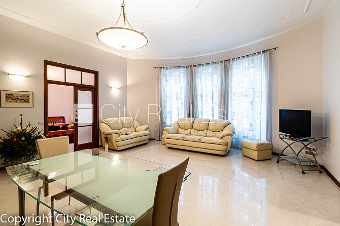 Zeme īpašumā, fasādes māja, renovēta māja, bruģēts piebraucamais ceļš, slēgts pagalms, Rīga - foto 1