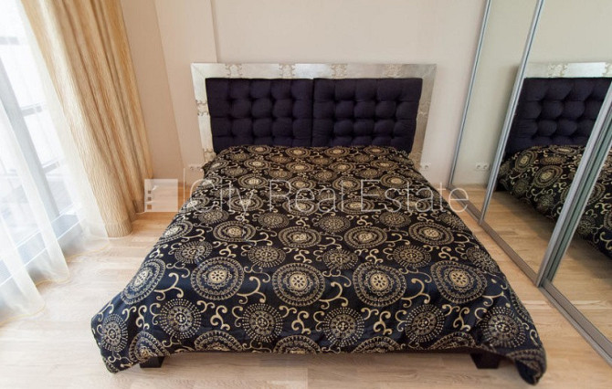 Fasādes māja, slēgts pagalms, ieeja no ielas, logi vērsti mājas abās pusēs, istabas Rīga - foto 4