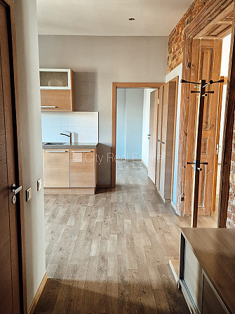 Fasādes māja, slēgts pagalms, ieeja no ielas, logi vērsti mājas abās pusēs, istabas Rīga - foto 11