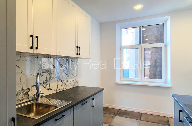 Фасадный дом, благоустроенная озеленённая территория, подъездная дорога покрыта Рига - изображение 8