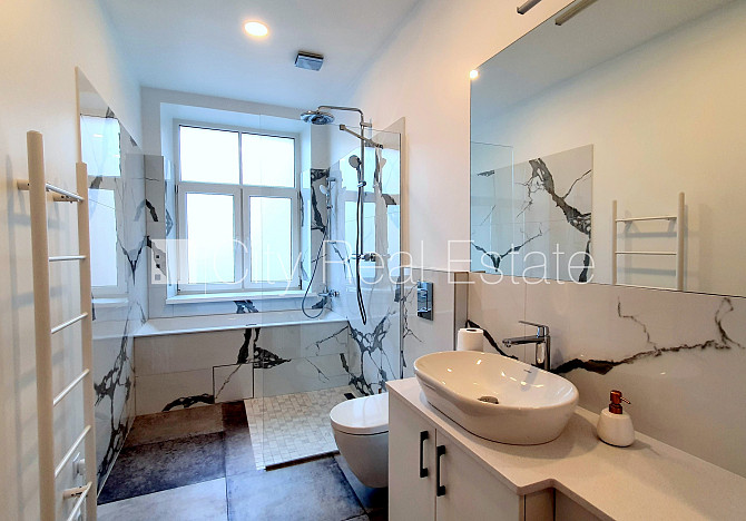 Фасадный дом, благоустроенная озеленённая территория, подъездная дорога покрыта Рига - изображение 11