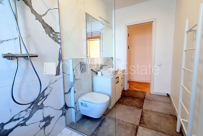 Фасадный дом, благоустроенная озеленённая территория, подъездная дорога покрыта Рига - изображение 13