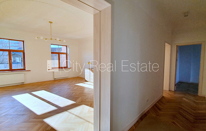 Фасадный дом, благоустроенная озеленённая территория, подъездная дорога покрыта Рига - изображение 18