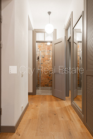 Fasādes māja, renovēta māja, slēgts pagalms, ieeja no ielas, ir lifts, kāpņu telpa pēc Rīga - foto 19