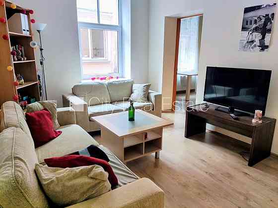 Здание во дворе, реновированный дом, благоустроенная озеленённая территория, Rīga