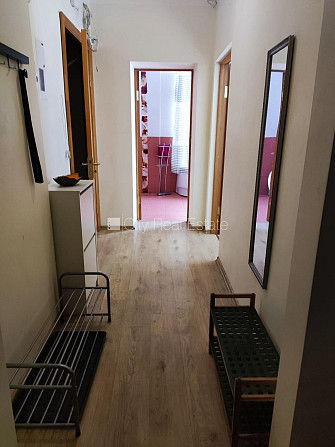 Pagalma ēka, renovēta māja, labiekārtota apzaļumota teritorija, istabas izolētas 2 gab., Rīga - foto 4