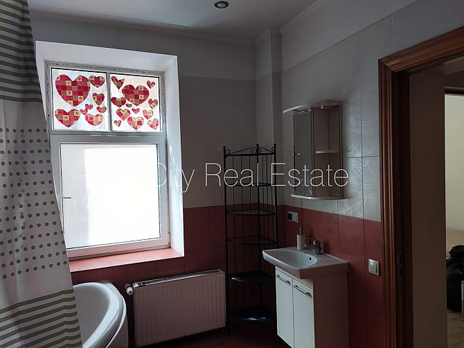 Pagalma ēka, renovēta māja, labiekārtota apzaļumota teritorija, istabas izolētas 2 gab., Rīga - foto 10