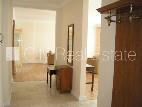 Фасадный дом, реновированный дом, место для машины, охраняемая автостоянка, Рига - изображение 19