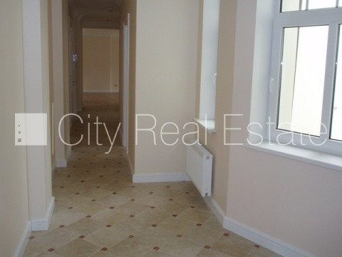 Фасадный дом, реновированный дом, место для машины, охраняемая автостоянка, Рига - изображение 9