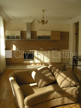 Фасадный дом, реновированный дом, место для машины, охраняемая автостоянка, Рига - изображение 4