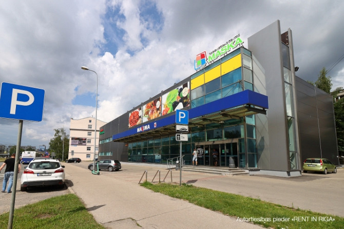 Tiek piedāvātas plašas komercplatības virs veikala MAXIMA stratēģiski izdevīgā un aktīvā Rīga - foto 1