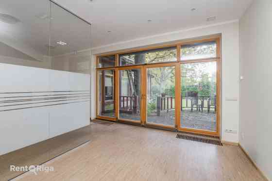 Офисное здание в удобном, зелёном и востребованном районе.  Недвижимость Rīga