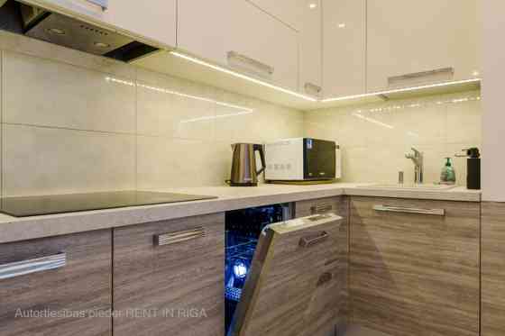 Элегантная и просторная 3-комнатная квартира "Упиша Пасажа"  Она расположена в Рига