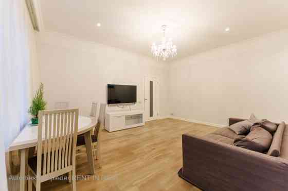 Элегантная и просторная 3-комнатная квартира "Упиша Пасажа"  Она расположена в Рига