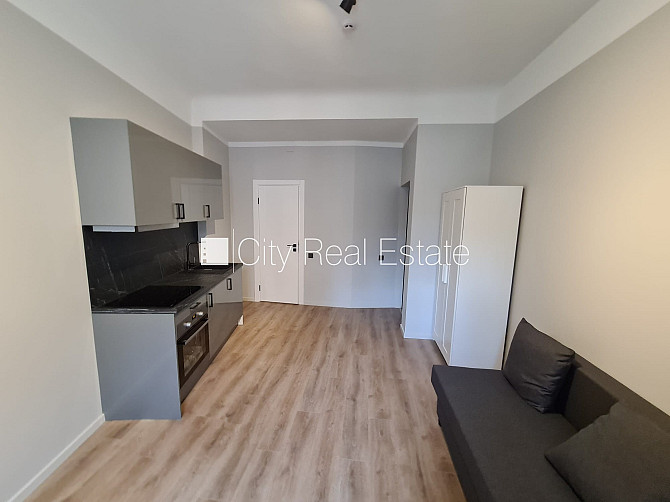 Фасадный дом, реновированный дом, закрытый двор, вход с улицы, лифт, лестничная Рига - изображение 13