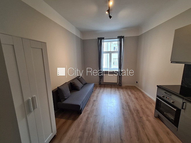 Фасадный дом, реновированный дом, закрытый двор, вход с улицы, лифт, лестничная Рига - изображение 11