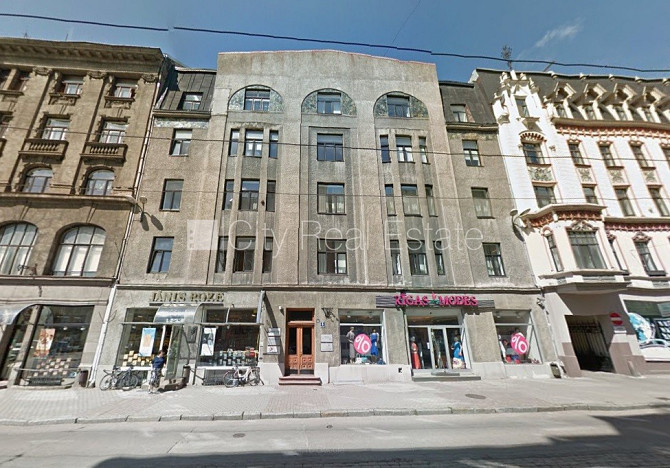 Fasādes māja, ieeja no ielas, ir lifts, kāpņu telpa pēc kapitālā remonta, balkons, istabas Rīga - foto 1