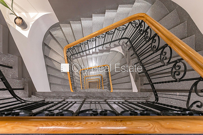 Фасадный дом, реновированный дом, закрытый двор, вход с улицы, лифт, лестничная Рига - изображение 20