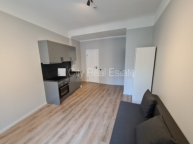 Фасадный дом, реновированный дом, закрытый двор, вход с улицы, лифт, лестничная Рига - изображение 14