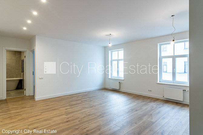 Restaurēta māja, fasāde ar koka apdari, energo efektīva māja, labiekārtots apzaļumots Rīga - foto 2