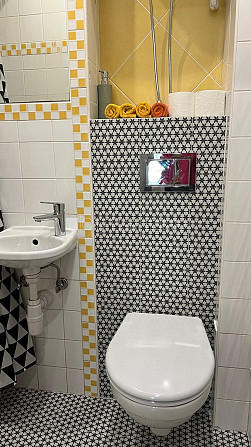 Fasādes māja, renovēta māja, labiekārtots apzaļumots pagalms, ieeja no ielas, studio tipa, Rīga - foto 16