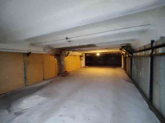 Tiek iznomātas neapkurināmas noliktavu telpas centrā, Sporta ielā.  Līdzena betona grīda. Plaši vārt Рига