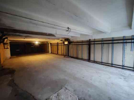 Tiek iznomātas neapkurināmas noliktavu telpas centrā, Sporta ielā.  Līdzena betona grīda. Plaši vārt Рига