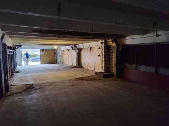 Tiek iznomātas neapkurināmas noliktavu telpas centrā, Sporta ielā.  Līdzena betona grīda. Plaši vārt Рига