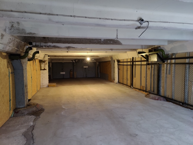 Tiek iznomātas neapkurināmas noliktavu telpas centrā, Sporta ielā.  Līdzena betona grīda. Plaši vārt Рига - изображение 1