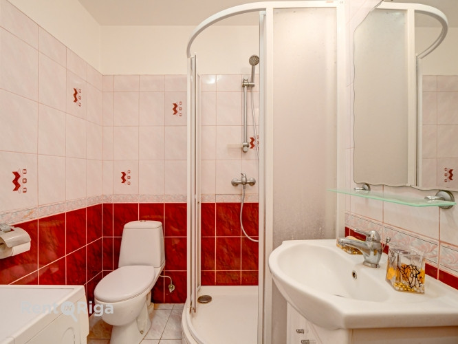 Ilgtermiņā tiek izīrēts mājīgs 2 istabu dzīvoklis Pļavniekos.  Tiek piedāvāts gaišs un Rīga - foto 8