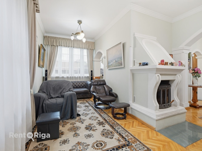 Plaša privātmāja labā stāvoklī Vimbukrogā pirms Ķekavas.  Ēkas 1.stāvā ir plaša viesistaba, kas apvi Кекавская вол. - изображение 4