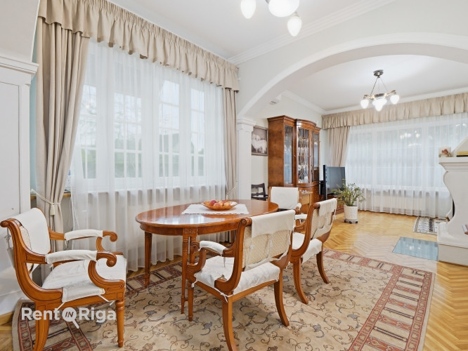 Plaša privātmāja labā stāvoklī Vimbukrogā pirms Ķekavas.  Ēkas 1.stāvā ir plaša viesistaba, kas apvi Кекавская вол. - изображение 3