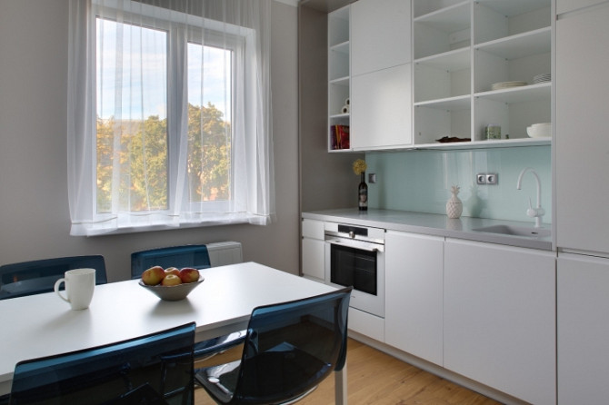 Tiek izīrēts skaists, gaišs un plašs dzīvoklis lieliskā lokācijā. Dzīvoklis svaigs, tikko Rīga - foto 18