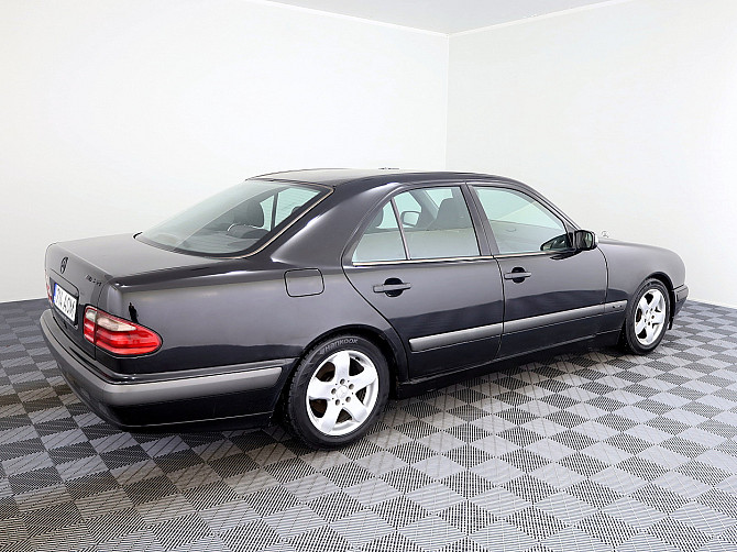 Mercedes-Benz E 240 Classic 2.4 125kW Таллин - изображение 3