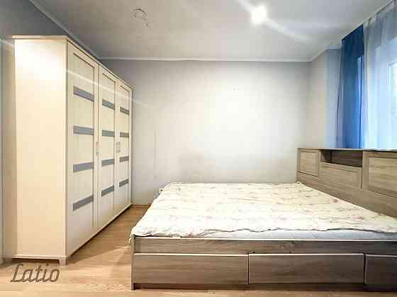 Pārdod funkcionālu vienistabas dzīvokli Teikā.
Dzīvoklī ir neliela, praktiska virtuve ar jaunām mēbe Rīga